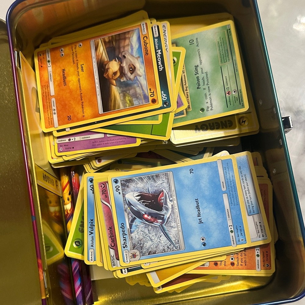 Random Pokémon cards and Trading Card Game Tin - Multicolor - Picture 3 of 6